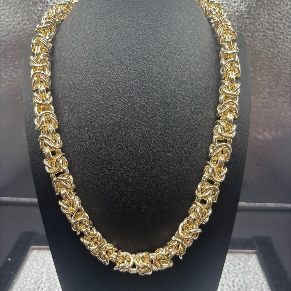 Elegant Gold Chain Necklace